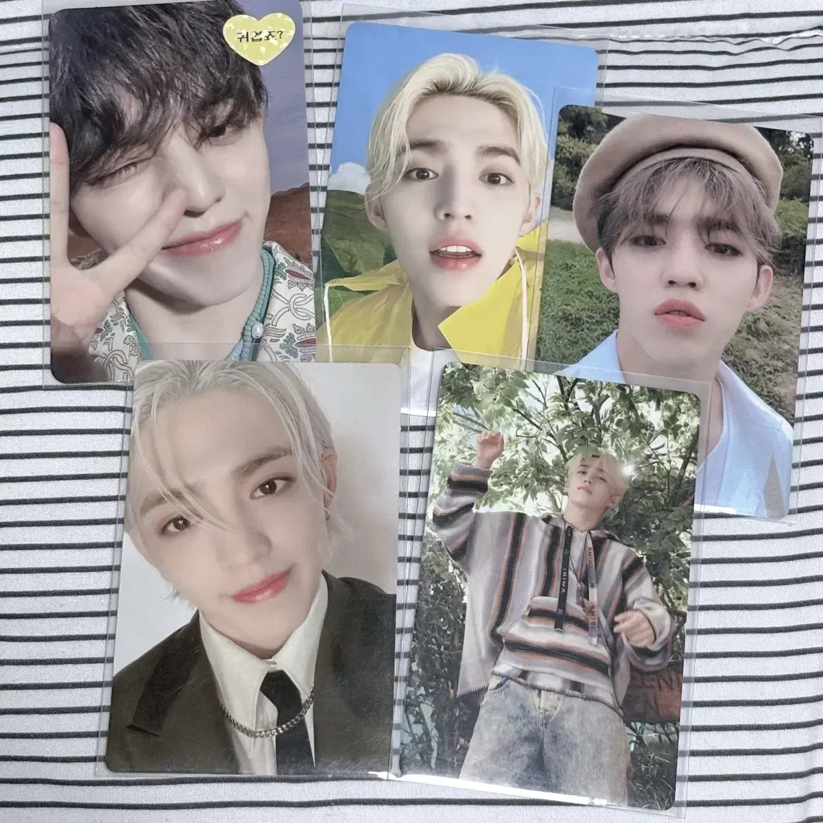 Buy SEVENTEEN Signed albums, Rare photocards on Bunjang!